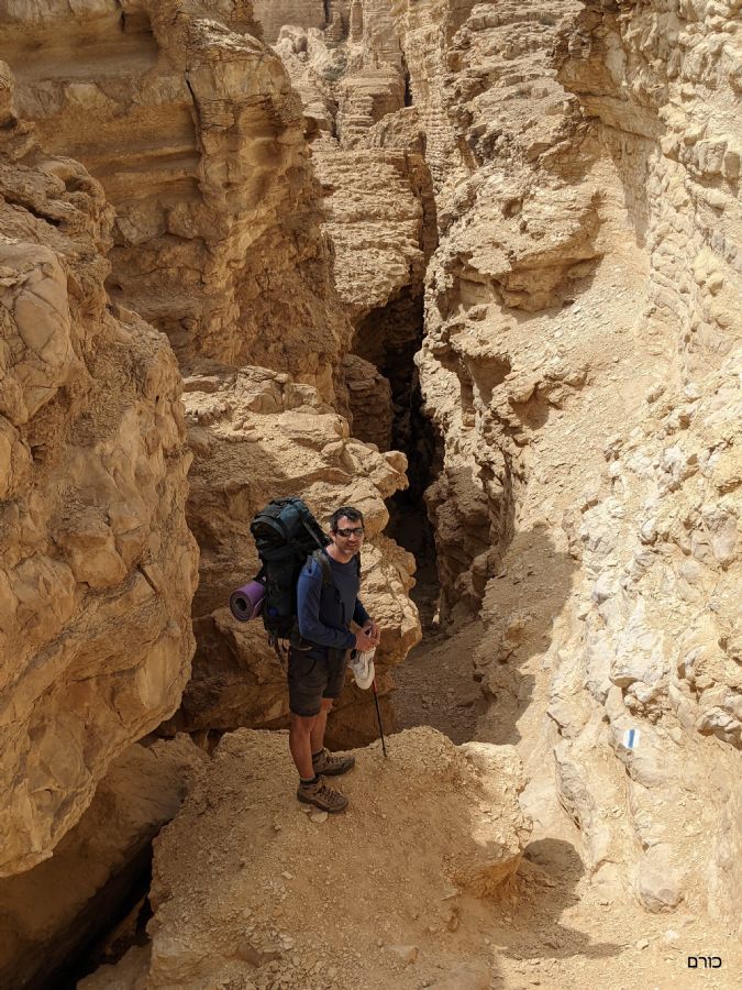 ירידה בסדקים לנחל חווה